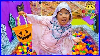 ryan pretend play box fort maze halloween edition with mommy