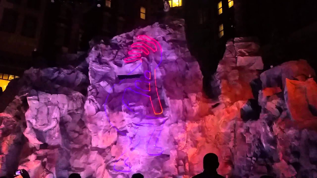 Sam's town hotel light show at 8:00 pm