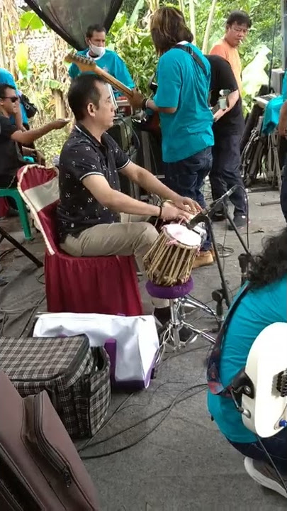 MAESTRO TABLA INDONESIA HUSEIN KHAN LAGI BALANCE KENDANG
