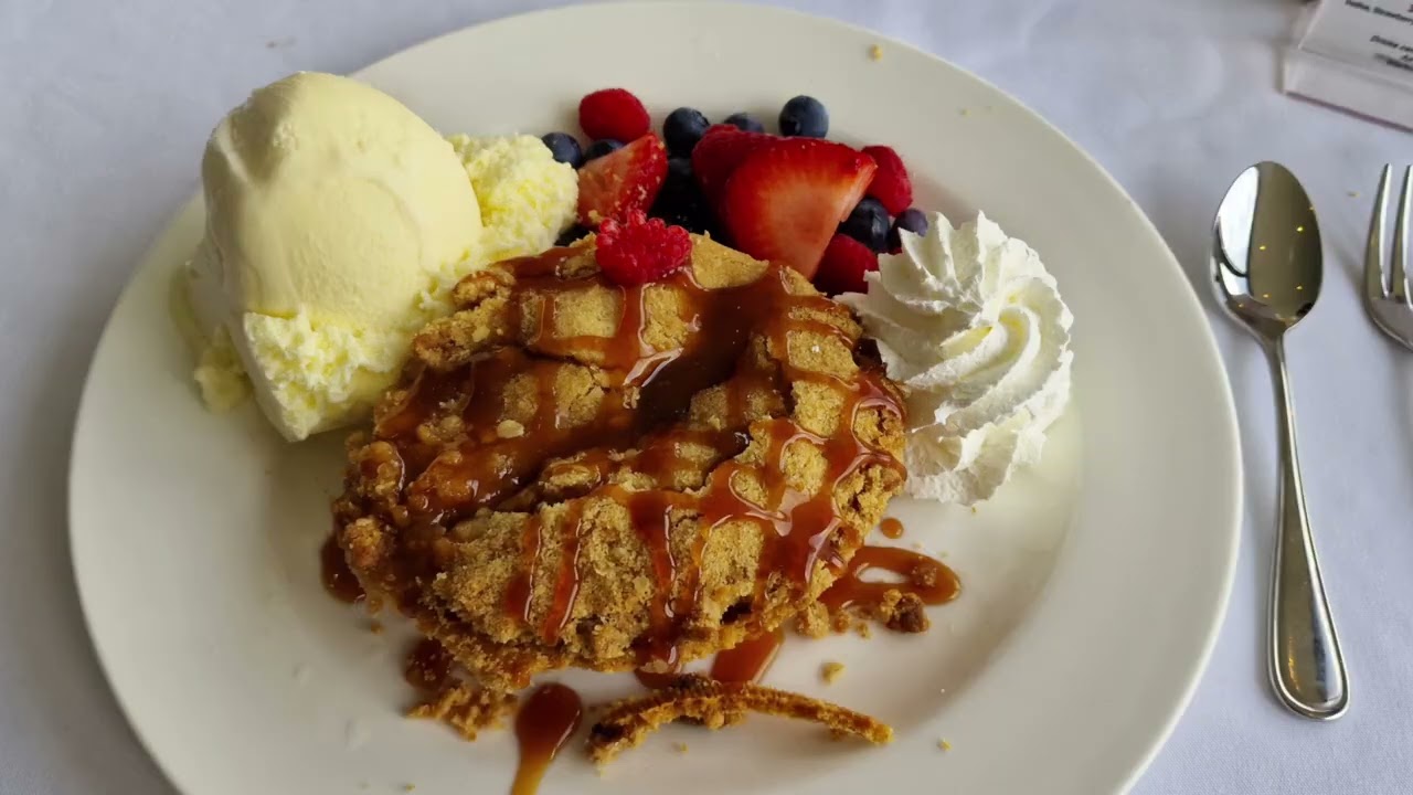 TRIP TO CANADA | Lunch at Skylon Tower Niagara Falls | Zaiba's Kitchen