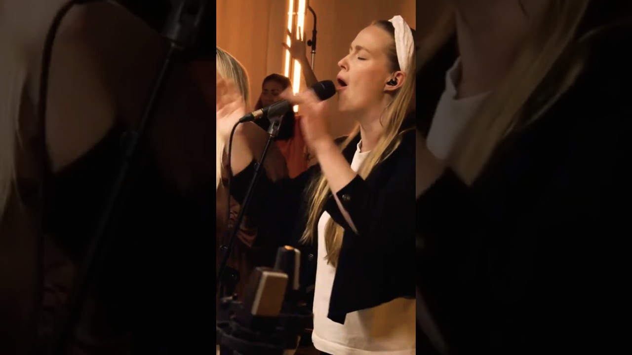 Tonton 🕊️Shalom | Alttari (feat. Saara Campos, Tata Hermunen) #Northwind #worshipmatters #JehovahShalom di YouTube Tonton 🕊️Shalom | Alttari (feat. Saara Campos, Tata Hermunen) #Northwind #worshipmatters #JehovahShalom di YouTube