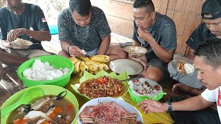 Tumis Kerang kuah santan berpadu dengan Sasimi & Ikan Parende, sungguh Nikmat Tiada tara.