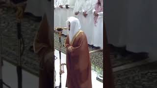 شاهد حركة الشيخ ياسر الدوسري بإصبعة أثناء الصلاة | أتدري لماذا فعلها ؟