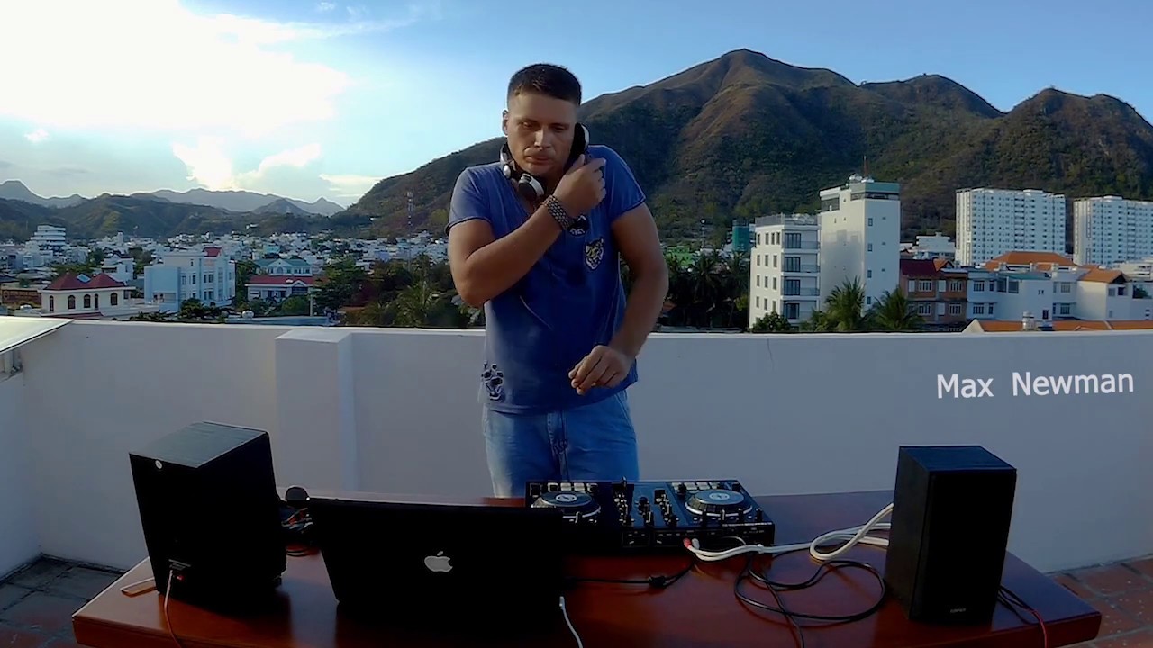 Dj Max Newman - Deep & Soulful house session (Rooftop Sunset) Vol 4