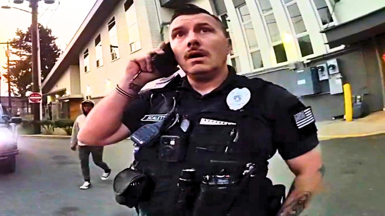 Фальшивый полицейский откликнулся на звонок в службу 911 и был арестован настоящими полицейскими.