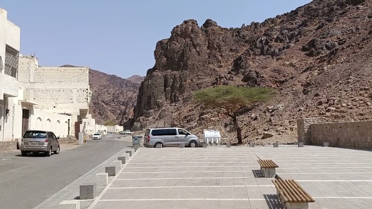 Uhud'da Efendimizin (a.s.m) tedavi edildiği gül kokan mağaralar.
