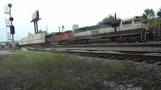 BNSF 7516 &amp; CSX 3152 Leads Intermodal &amp; Coal Train - 5/01/2026