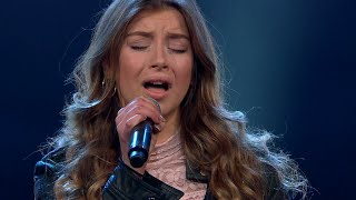 Kishti i tårar under Hanna Ferms solosång i Idol 2017  Idol Sverige (TV4)