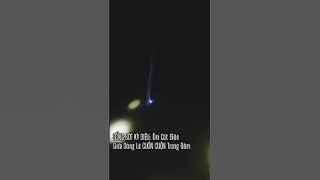 SỐNG SÓT KỲ DIỆU: Người Đàn Ông Ôm Cột Điện Giữa Dòng Lũ CUỒN CUỘN Trong Đêm