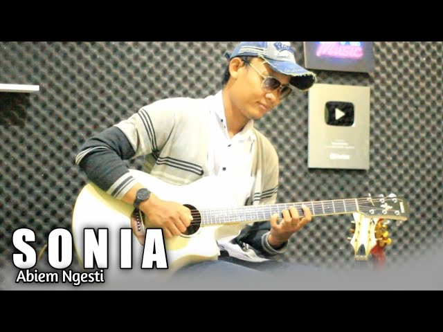 SONIA - Dangdut Acoustic Cover by Muaji N.A class=