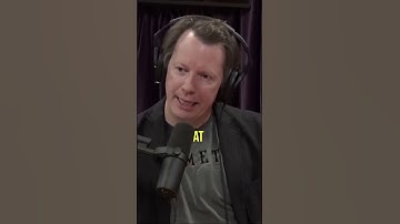 Physicist Sean Carroll explains the difference between classical and quantum mechanics to Joe Rogan