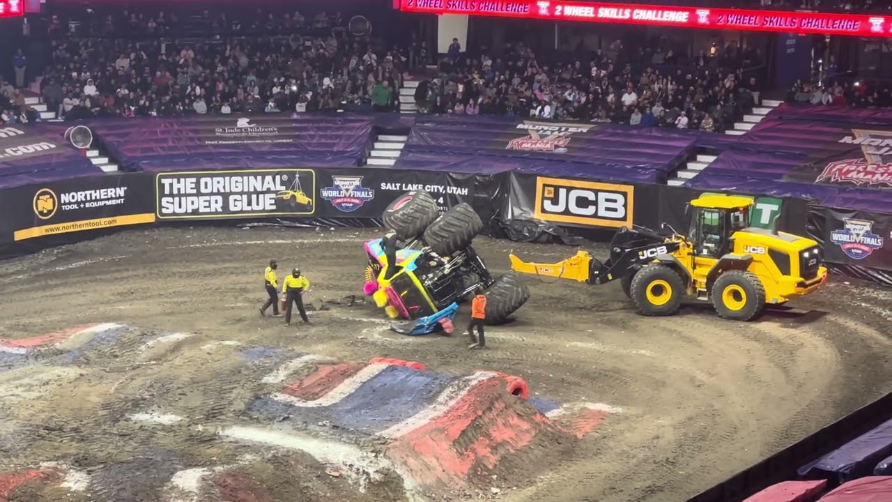 MONSTER JAM #trucks #motor #gas #dirt 
