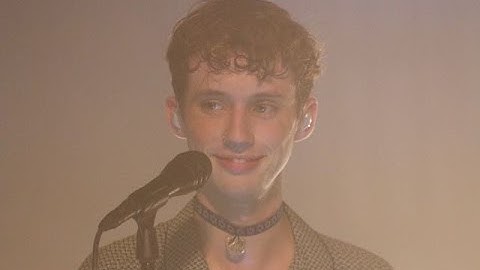Here - Troye Sivan and Alessia Cara Live ( Vevo Presents )