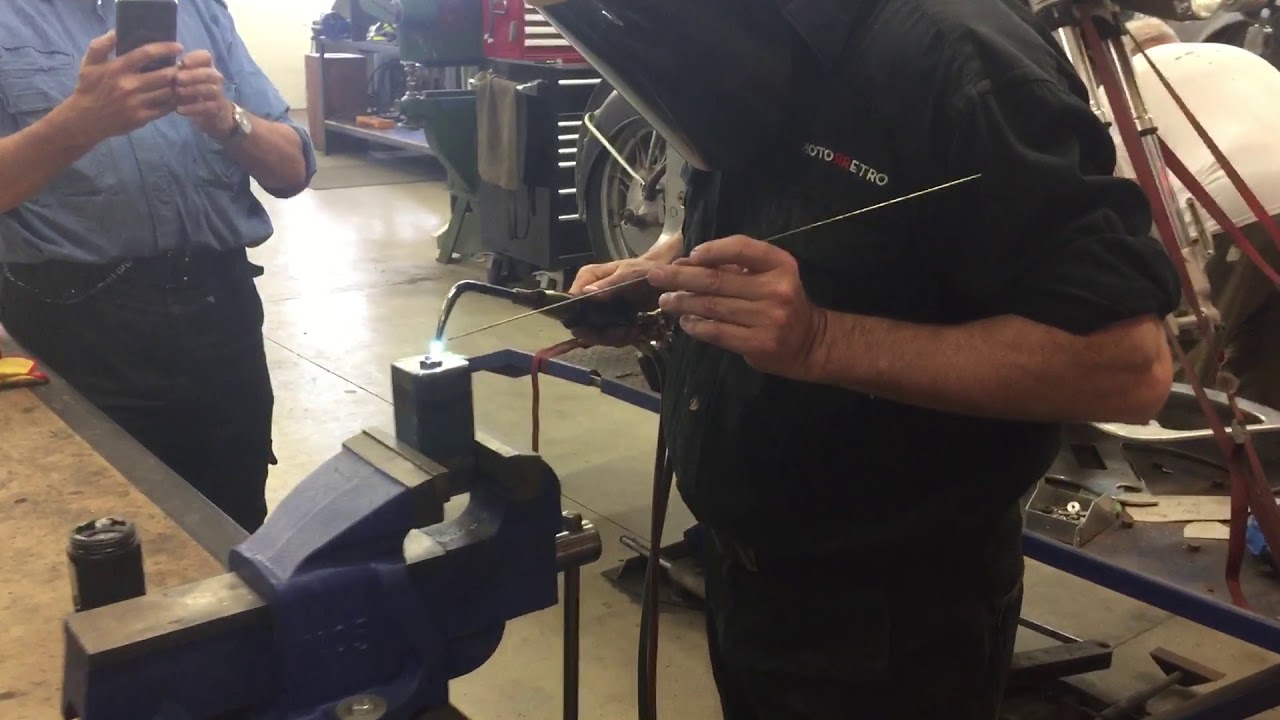 Silver soldering in the welding process at MotoRRetro