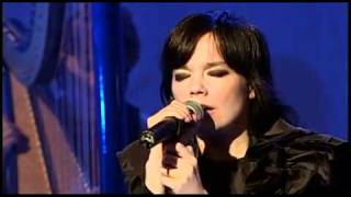 Björk - Unravel - Live Performance - Subtítulos Español - M P 2 N - 04 / 03 / 2002