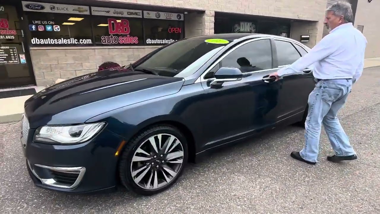 D&B offers this 2017 Lincoln MKX luxury sport sedan