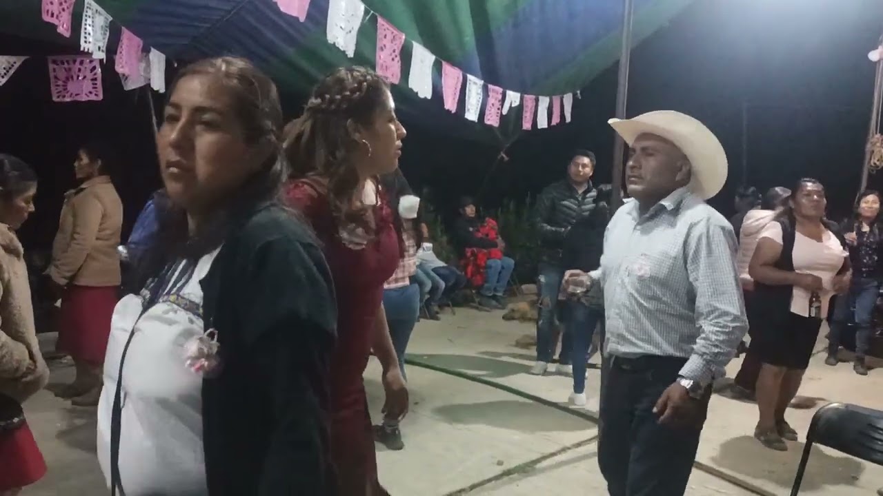 CHARANGUEANDO  CON MI GENTE BONITA DESDE SANTA CATARINA YOSONOTÚ//TLAX,OAX