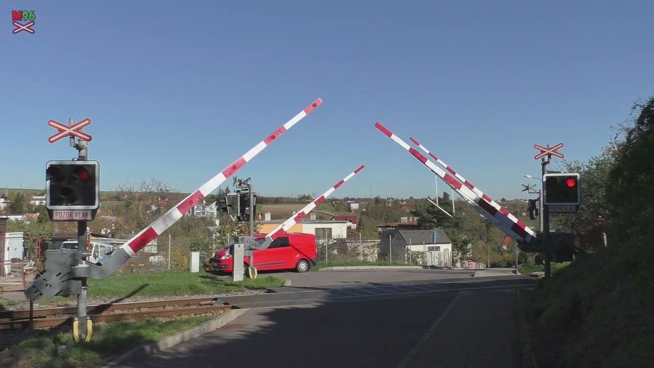 Železniční přejezd Znojmo-Hálková [P3624] - 1.11.2024 / Czech railroad crossing
