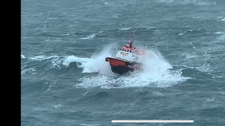 Pilot boat encountered bad weather
