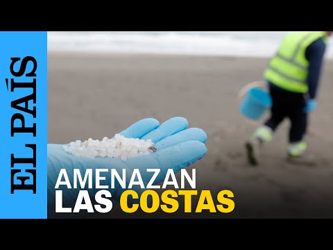 PELLETS | Galicia, Cantabria y Asturias decretan el nivel 2 de emergencia por la marea de 'pellets'