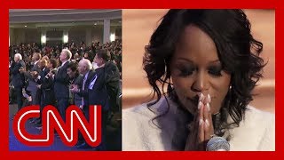 Widow Responds To Trumps Attacks And Gets Standing Ovation