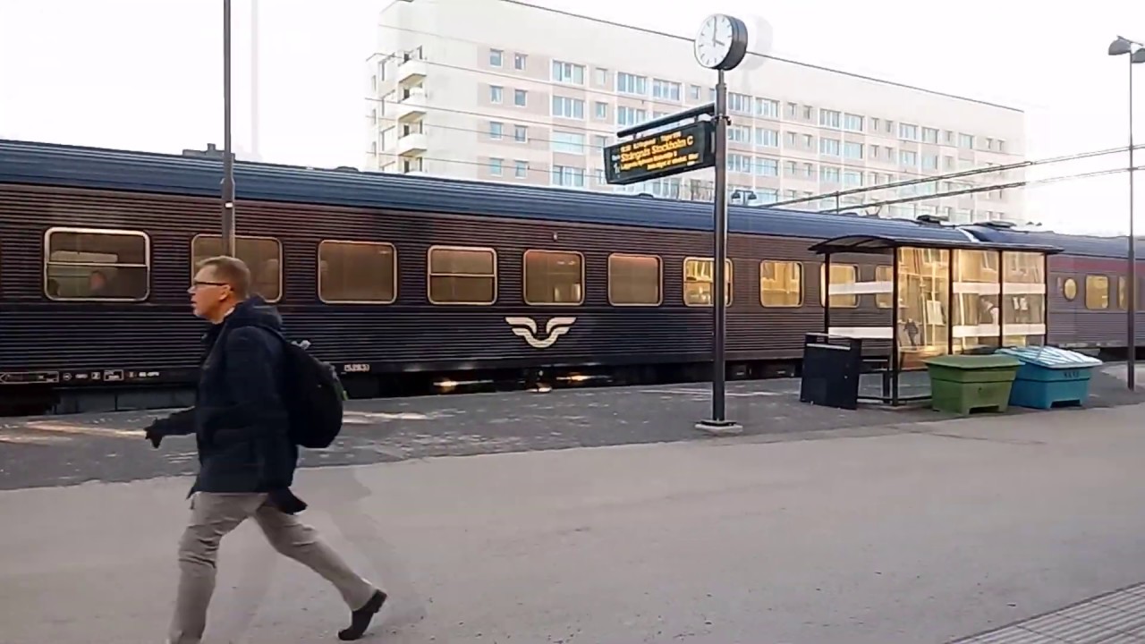 Tåg 956 avgår från Eskilstuna C