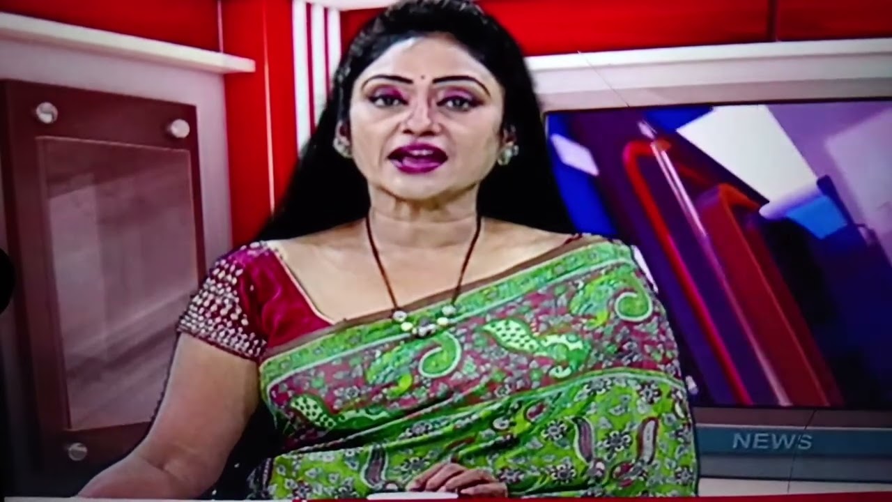 Beautiful Newsreader Kalyani in Green Saree 