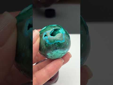 ХРИЗОКОЛОЛА з МАЛАХІТОМ куля 44 мм з підставкою - натуральний камінь - ДР Конго, видео 1
