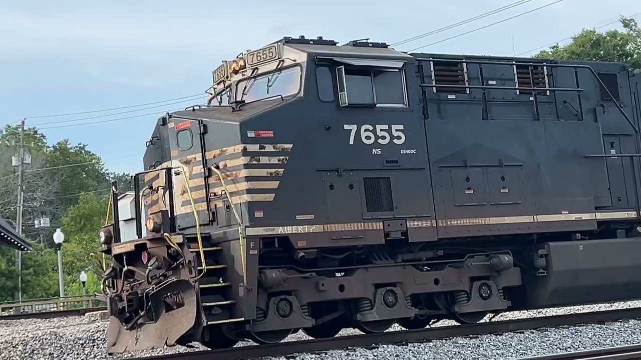 Irondale NS 7655 pulling into the yard