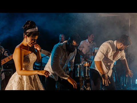 a Hora de Jogar O Buquê Festa de Casamento em ritmo de Toneladas de Desejos  axé Music Banda Agitu's 