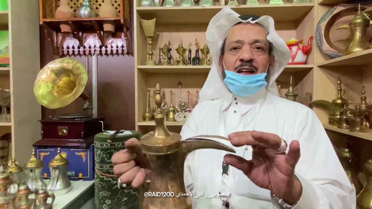 تعرف على انواع ( الدلال ، النجر ، المباخر ، الساعة )  في جناح العمدة لتراثيات في معرض مكشات المدينة