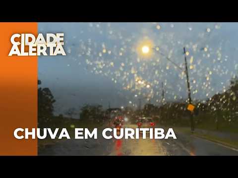 Chuva forte cai em Curitiba e região em meio a alerta amarelo de tempestades