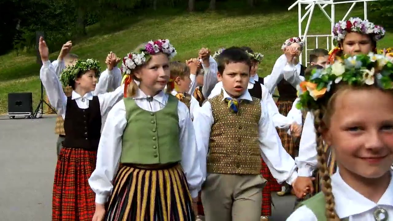 Limbaži Bērnu deju svētki Nelieli fragmenti un Svētku gājiens 01.07.22