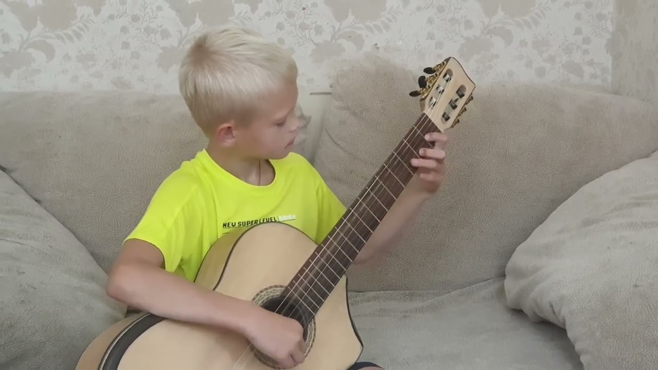 ADRIAN8 - Un Dia De Noviembre - Leo Brouwer - Classic Guitar