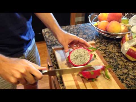 How to cut and eat a dragonfruit (pitaya)