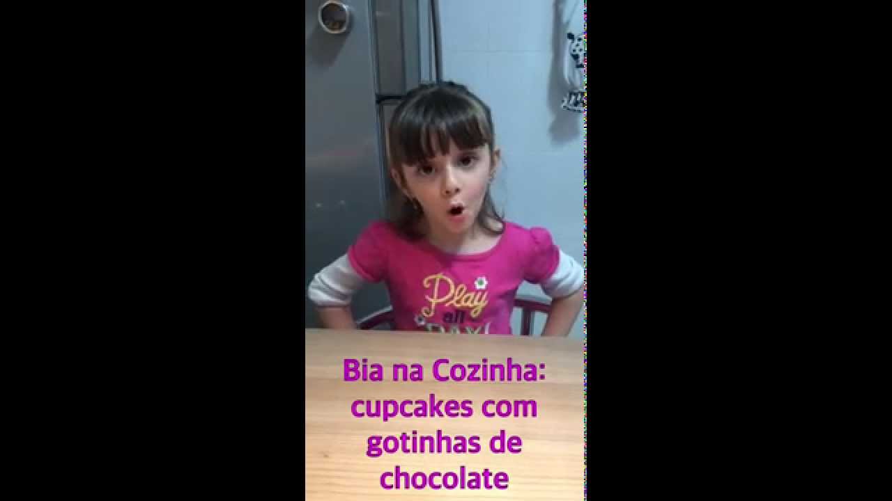 CUPCAKE COM GOTAS DE CHOCOLATE