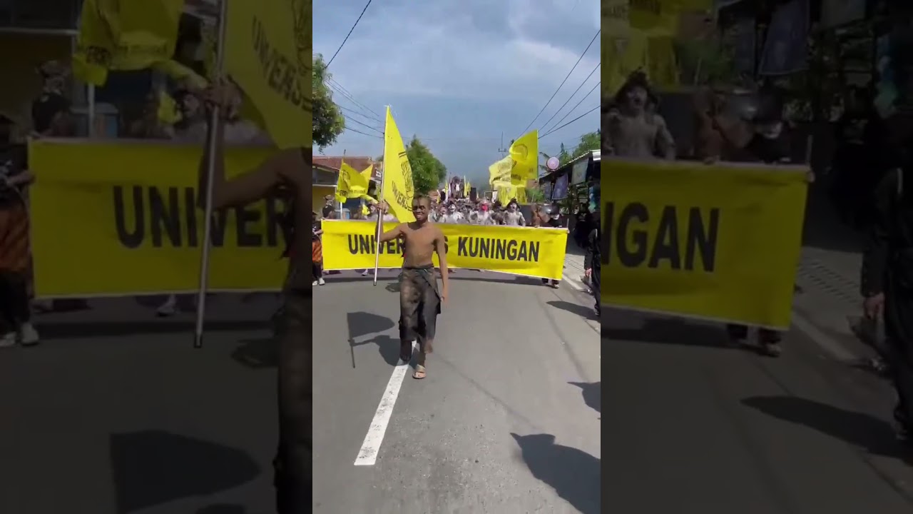 Aksi Teatrikal UNIKU di Karnaval Hari Jadi Kuningan 