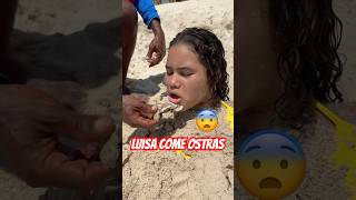 Luisa y dulce comen ostras en la playa ?️ #viralshorts #shorts #ostras