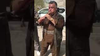 كردي يعزف ناي ويرقص بطن Resimi