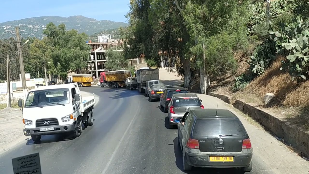   دائرة سيدي عيش بوادي الصومام في القبائل  على مسافة 46 كلم غرب مدينة بجاية