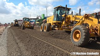 Amazing motor grader spreading gravel on road គ្រឿងចក្រធំៗធ្វើផ្លូវ