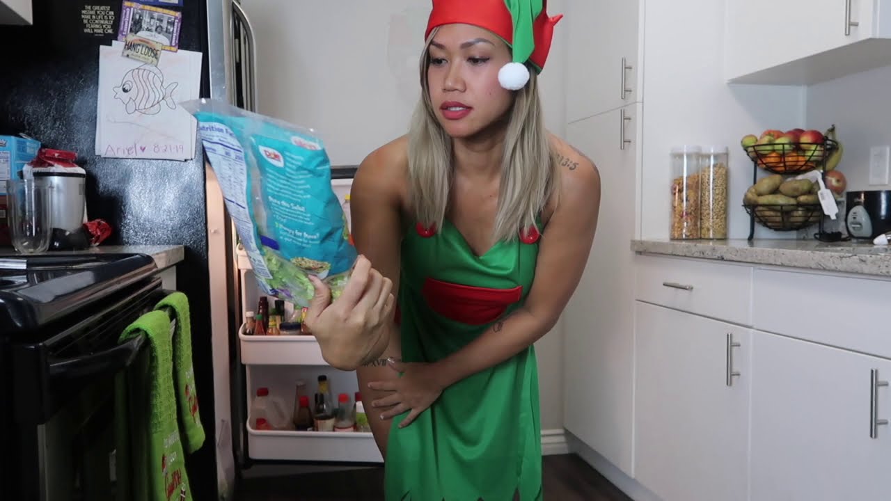 MAKING DINNER | NEW ELF APRON!! | COOKING WITH ATQ – QUICK EASY SALAD