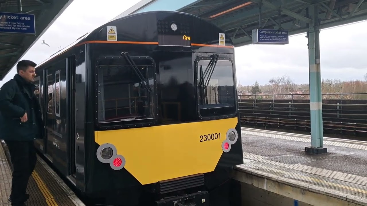 Great Western Railway Class 230 Ex D78 Stock At Greenford station