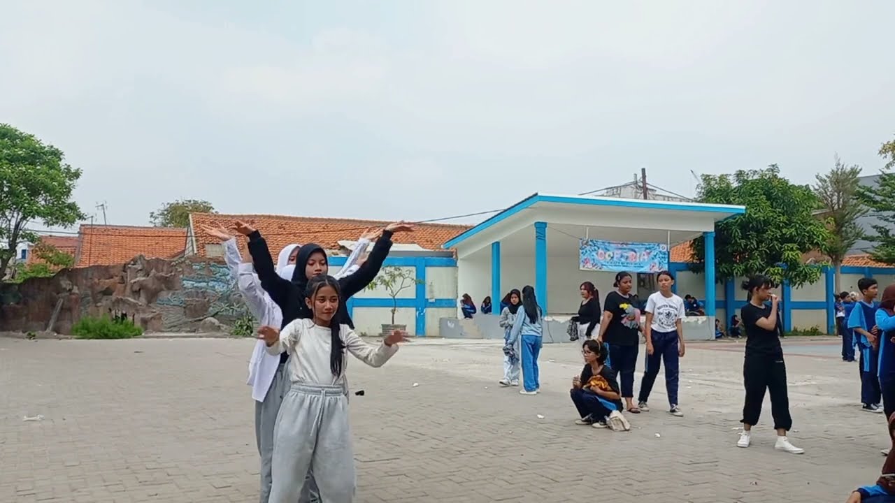 TARI WARAK DUGDER MIX MODERN DANCE - SMP N 144 JAKARTA_CLASS MEETING!!!