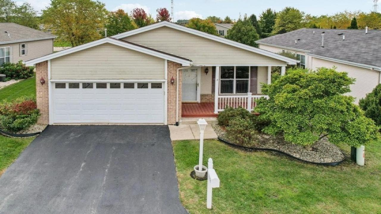 3306 Stakes Lane, Grayslake, IL Presented by The Star Home Team.