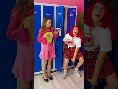 تحت التنورة مفاجآت راقصة