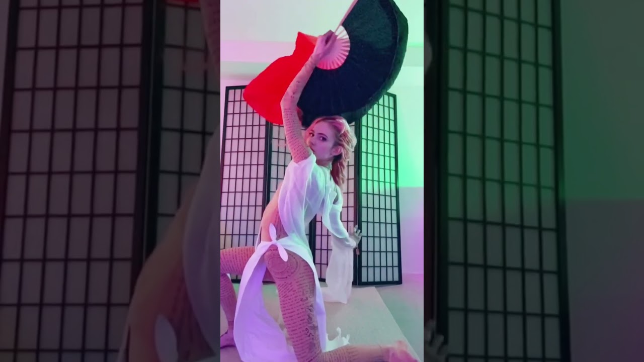 Grimes - 100% Tragedy (1 hour)