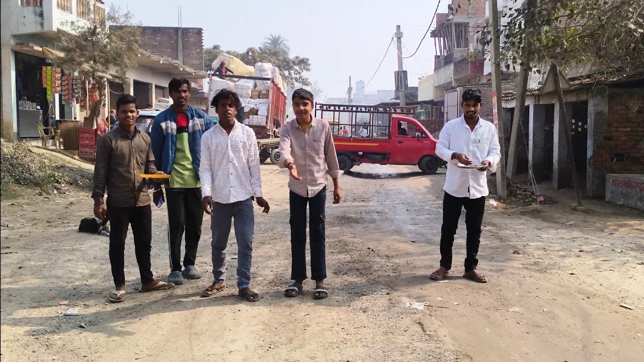 Ladko ne mujhe dekh 🙄kar scooty rukwa di 🥺ll Crazy Reaction 🤣 ll