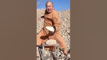 Kung Fu Monk Performing ｜Shaolin hard Qigong