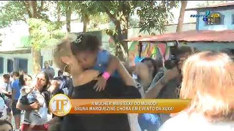 Bruna Marquezine se emociona em evento beneficente da Xuxa